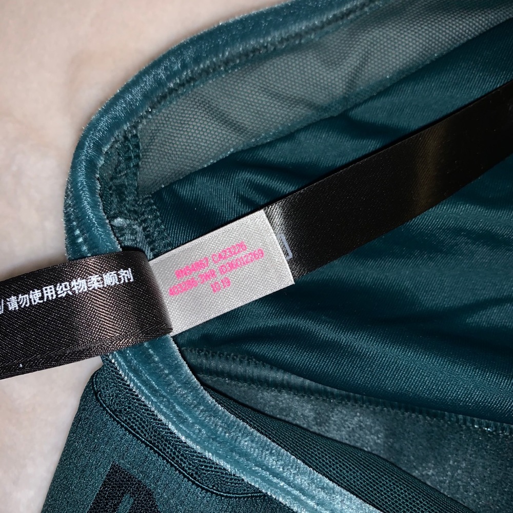 NWOT vs pink velvet sports bra - Picture 15 of 16